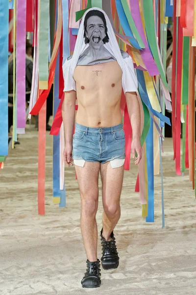 Look 24